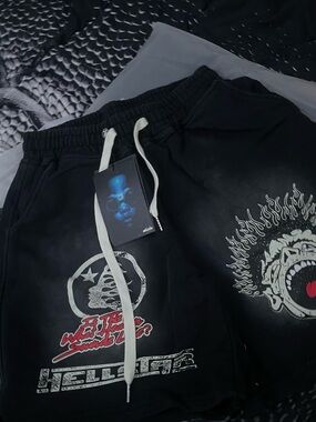 Hellstar shorts black with red design brand new in men’s medium